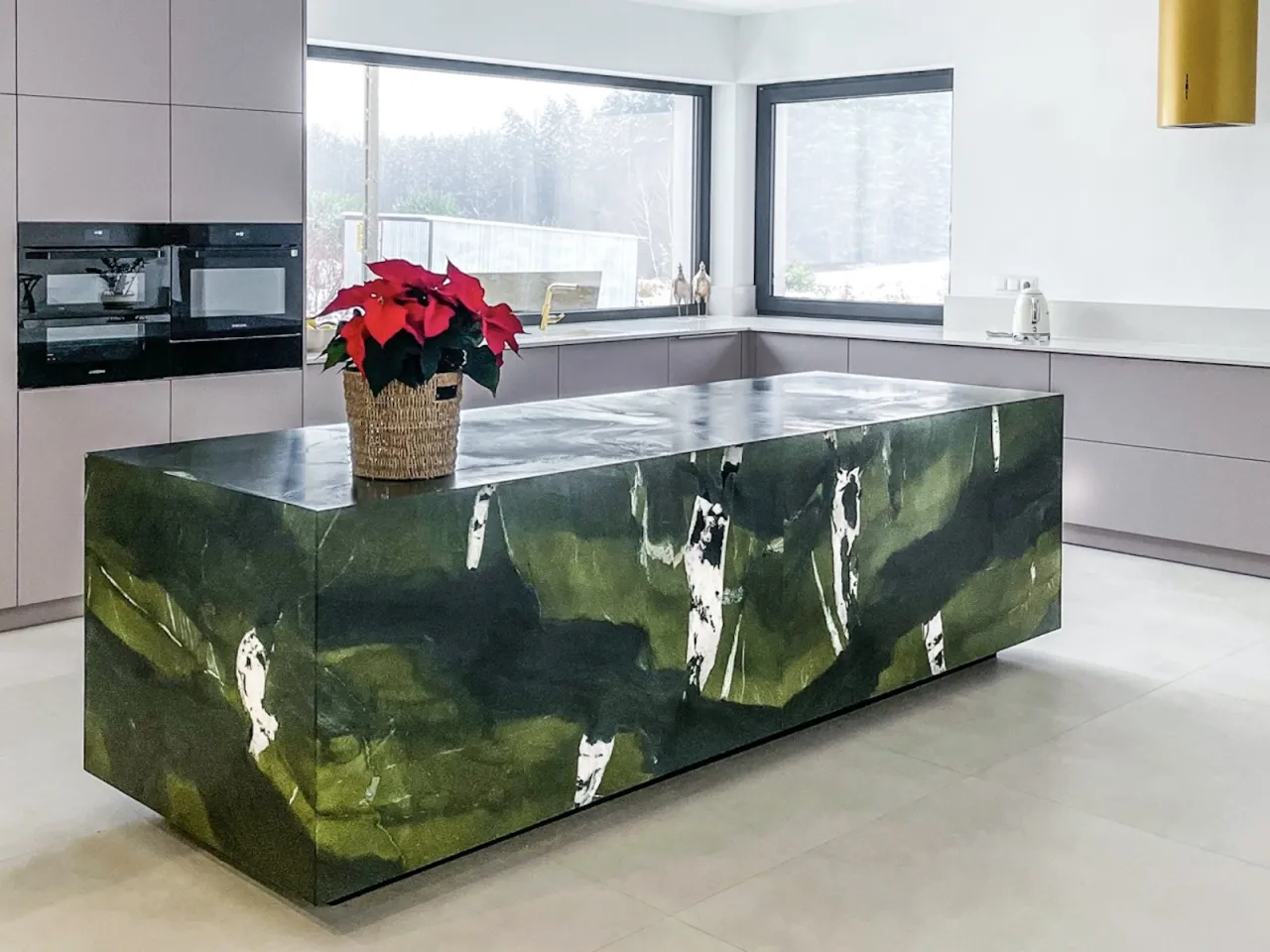 nowoczesny blat kuchenny z akcesoriami i ziołami