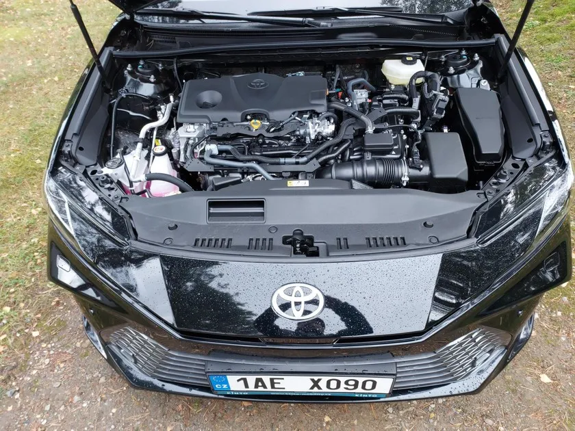 Toyota Camry Hybrid IX generacji silnik napęd