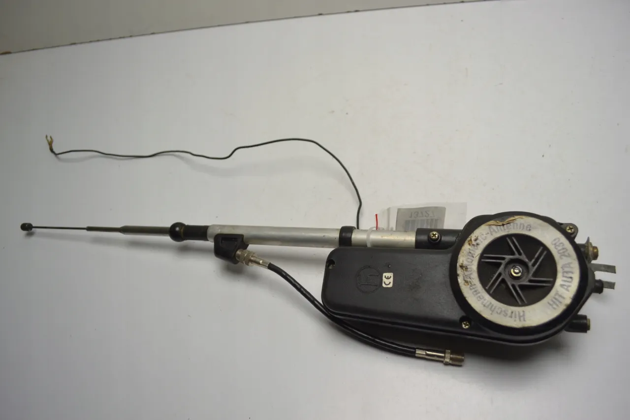 Uszkodzona antena samochodowa