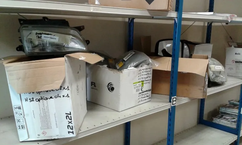 pi&egrave;ces auto neuves vs occasion dans un emballage