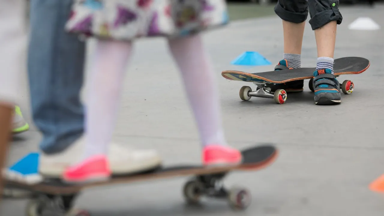 mandat za jazdę na deskorolce po jezdni policja