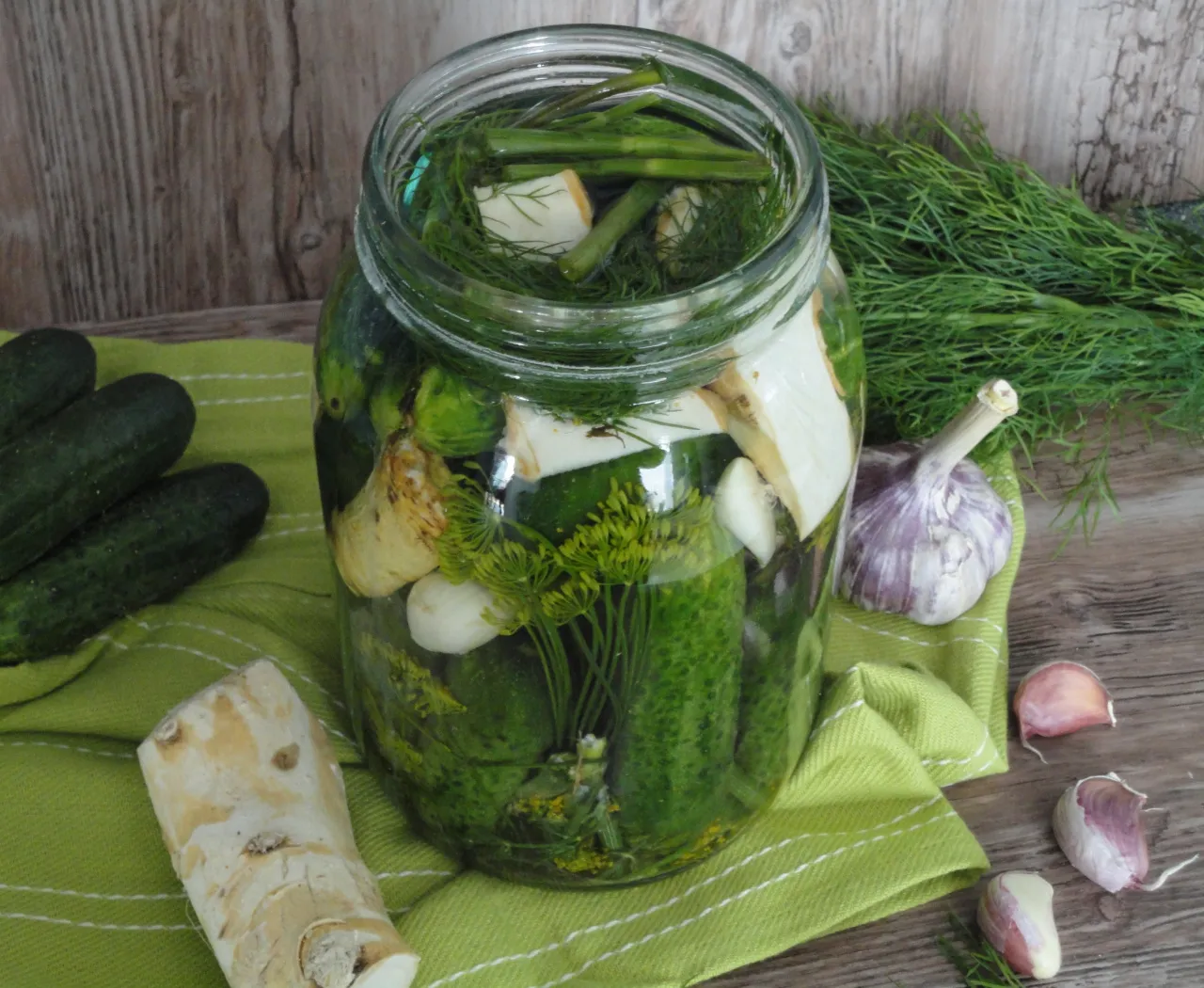 liście dębu wiśni porzeczki do ogórków małosolnych