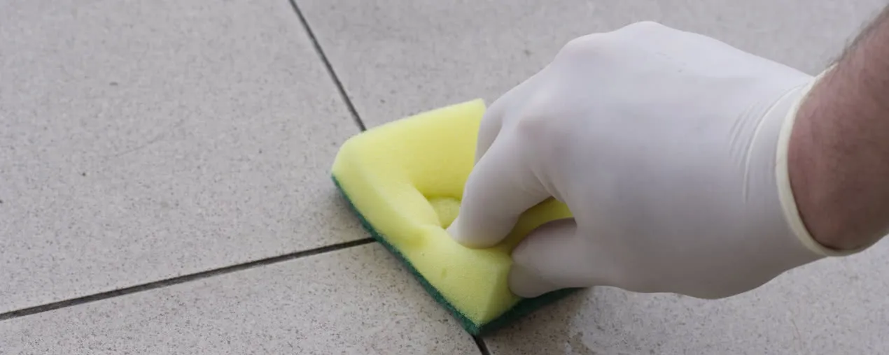 przed i po czyszczeniu fug domowe sposoby