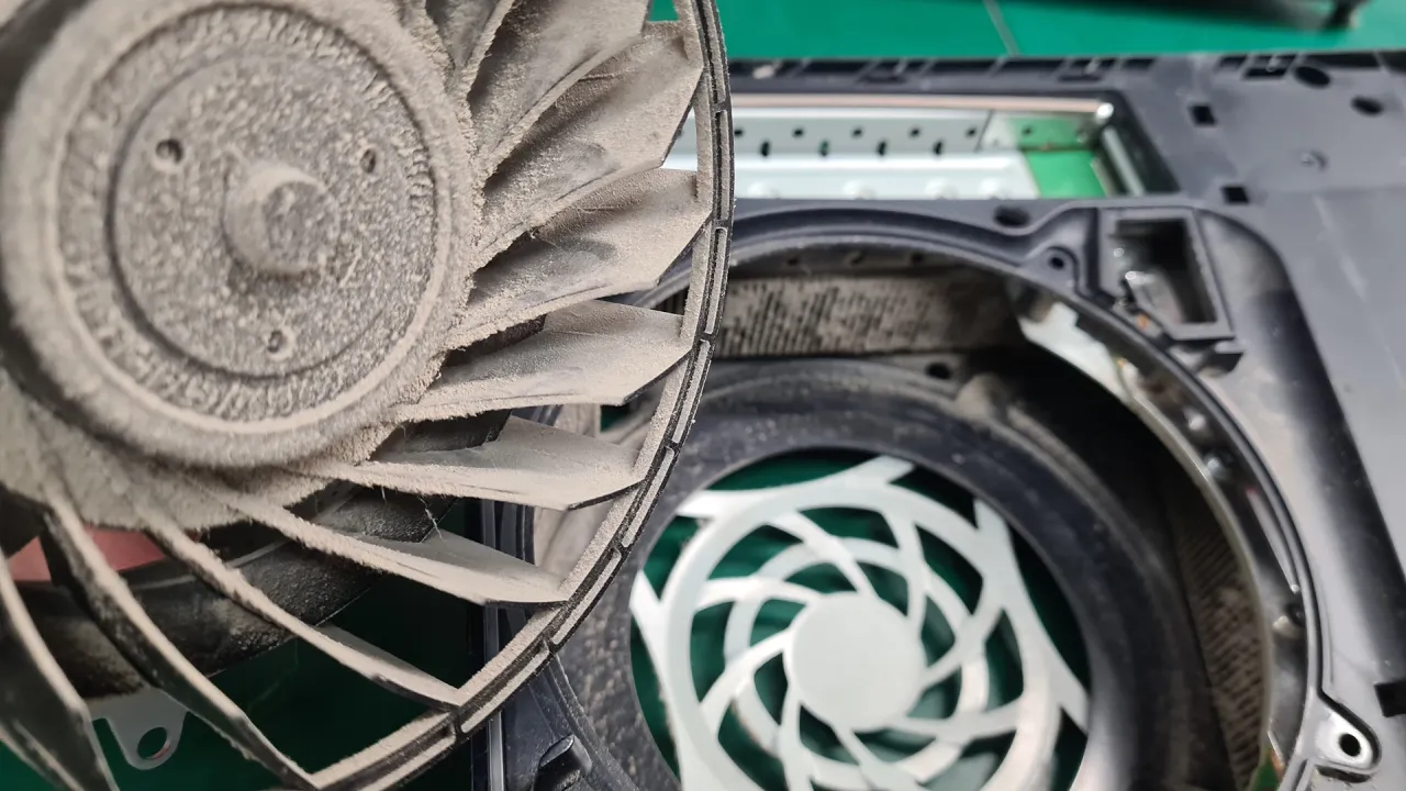 Czyszczenie wentylatora PS5