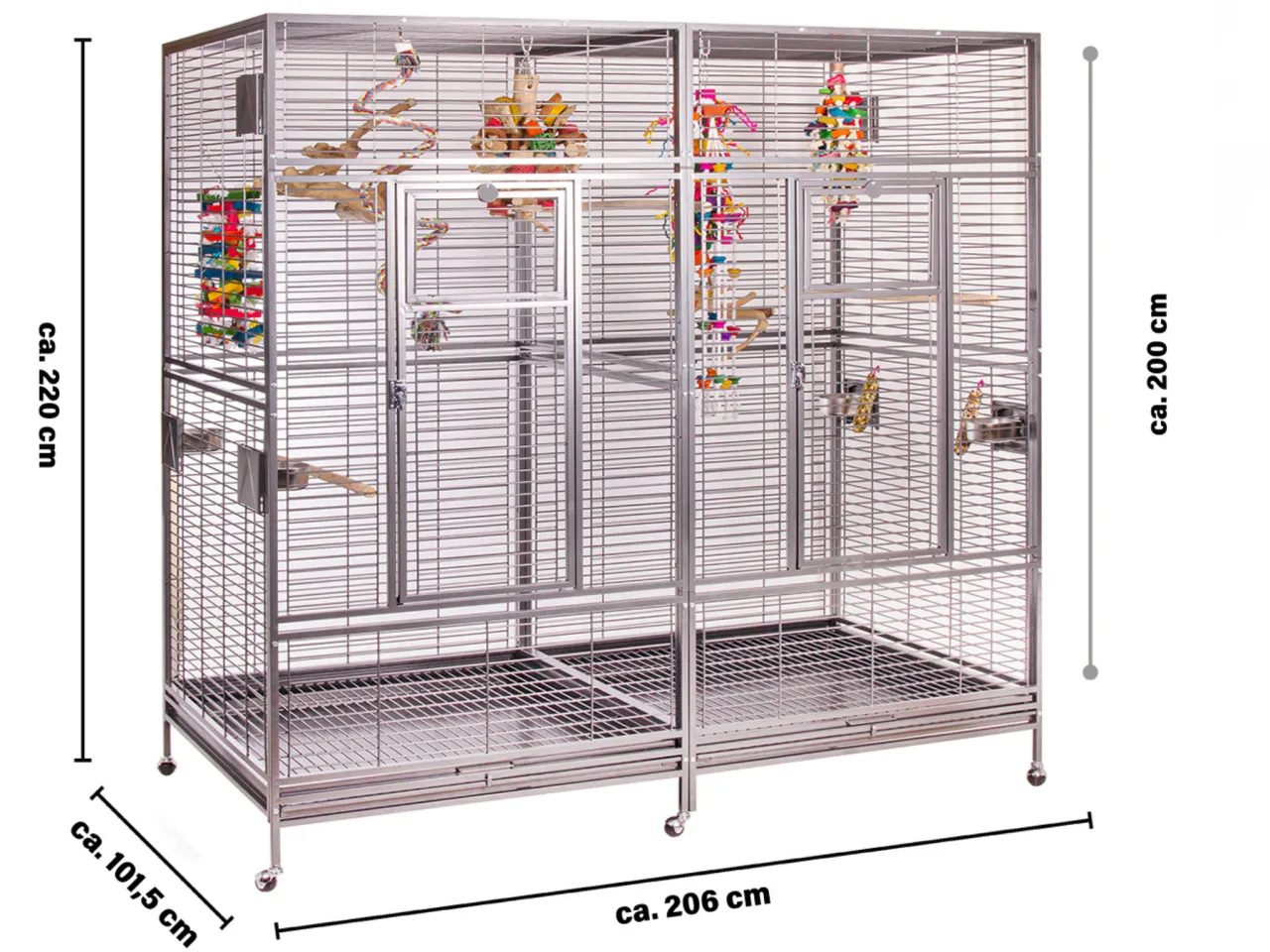 Ogromna, dwusekcyjna klatka dla papug (206x101,5x220 cm) z zabawkami i żerdziami. Pokazuje, jak duża powinna być klatka dla papugi.