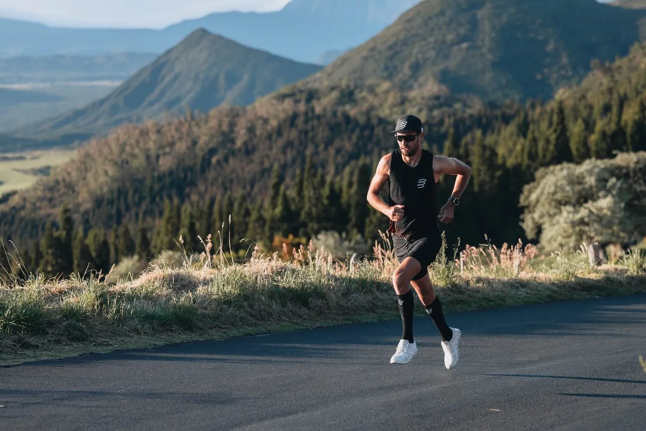 biegacz początkujący szczęśliwy, bieganie dla początkujących korzyści