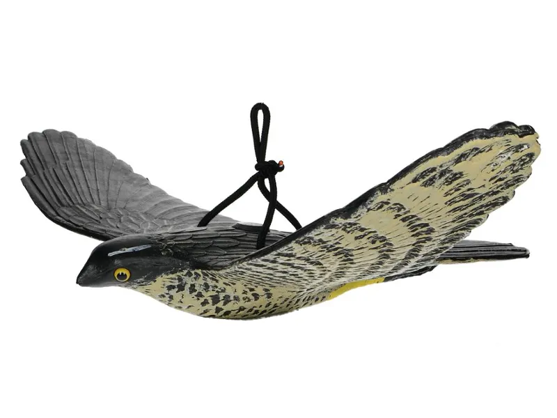 różne wizualne odstraszacze wróbli na balkonie i w ogrodzie