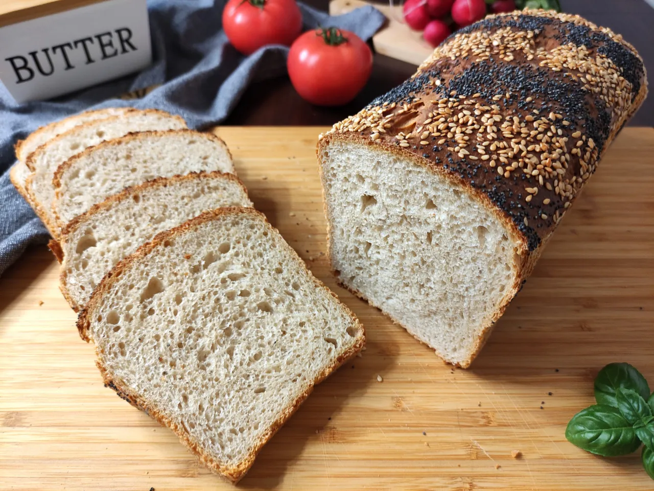 Chleb na maślance przekrój wilgotny miąższ