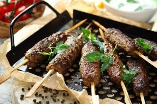 różne mięsne potrawy z grilla