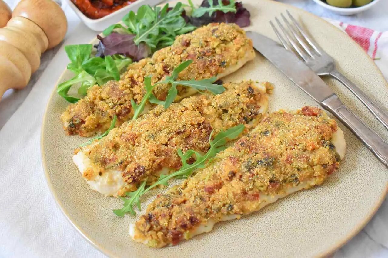 dorsz smażony w panierce, ryba pieczona z warzywami