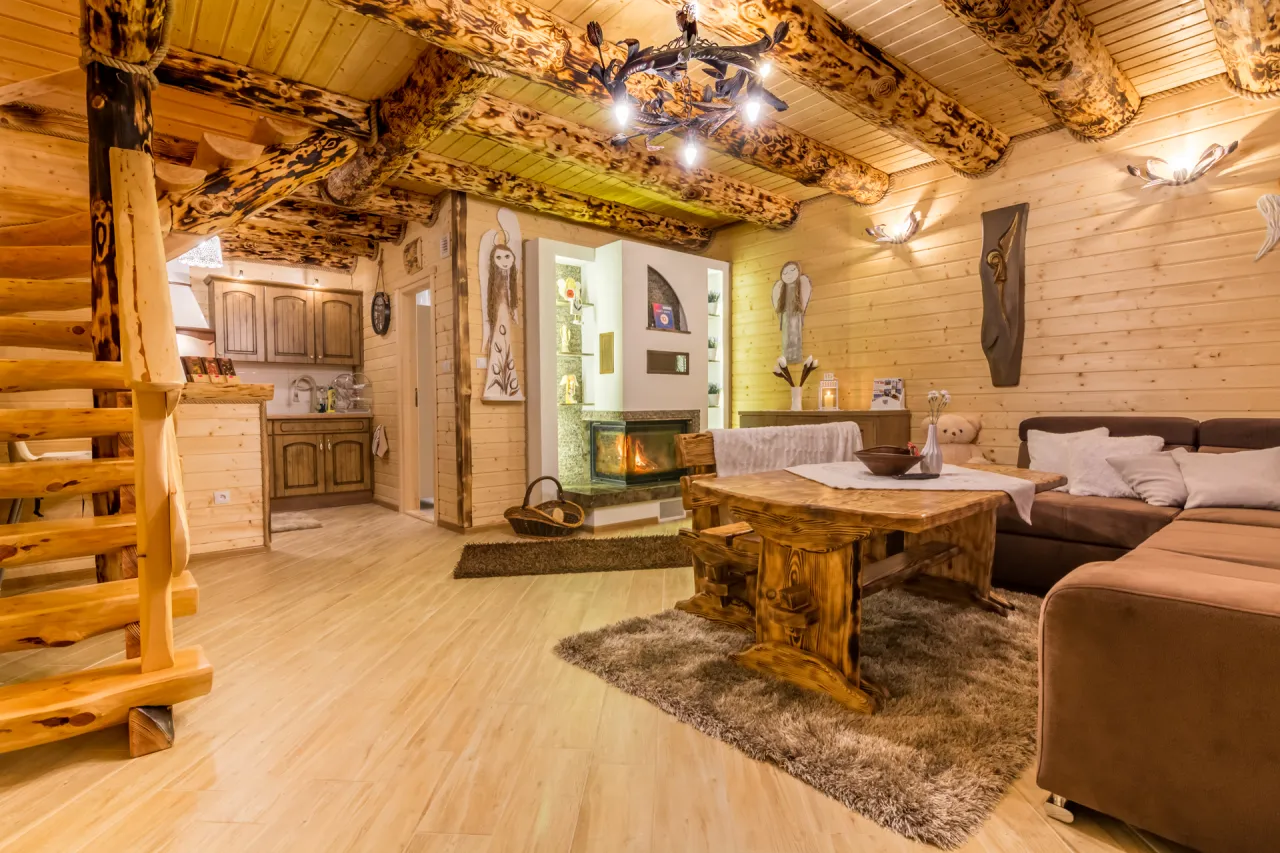 Domek z kominkiem w Bieszczadach dla par