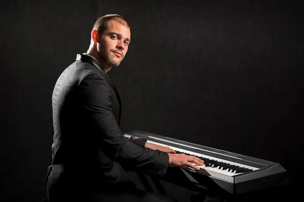 osoba grająca na pianinie z widocznymi rękami