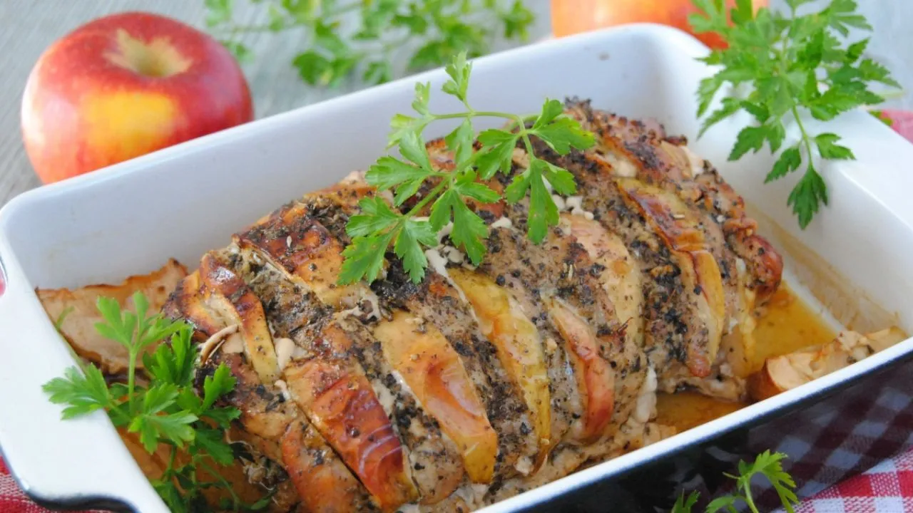 pieczony schab ze śliwką kaczka z jabłkami
