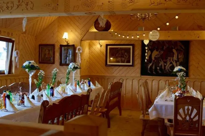 wnętrze karczmy góralskiej bukowina tatrzańska