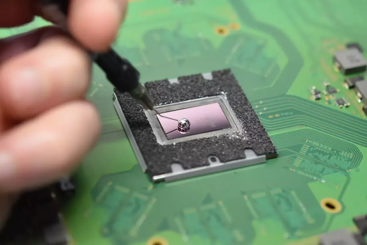 wyciek ciekłego metalu ps5 procesor