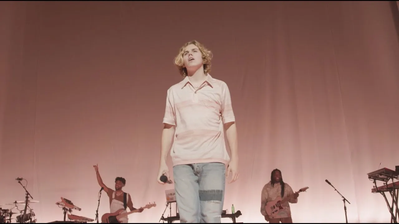 The Kid LAROI und Justin Bieber auf der B&uuml;hne singen Stay