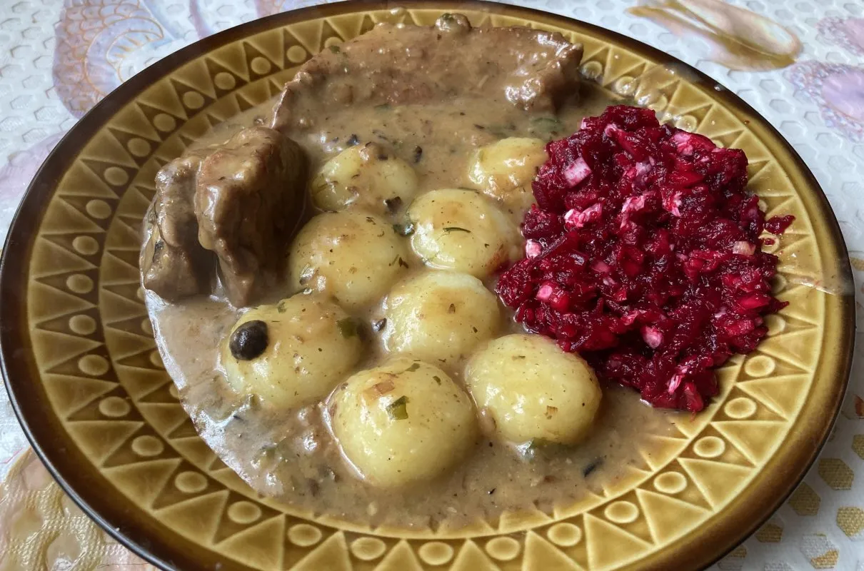 Kluski śląskie z sosem