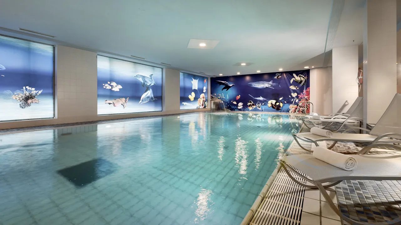 Innenpool Maritim proArte Hotel Berlin