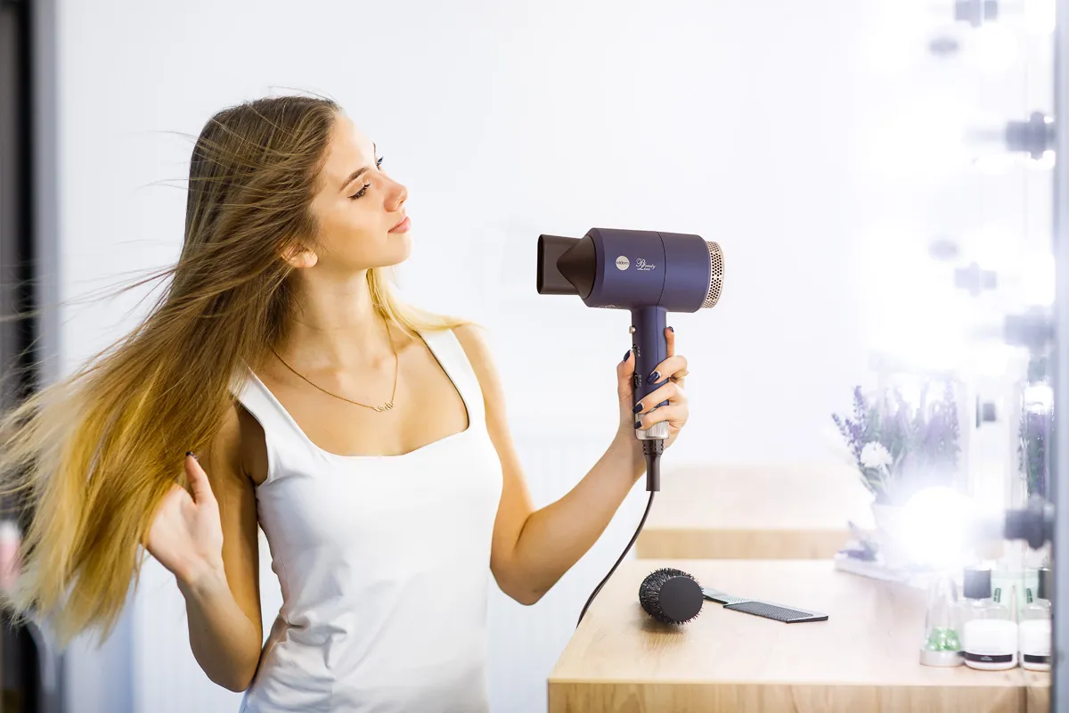 różne typy suszarek do włosów