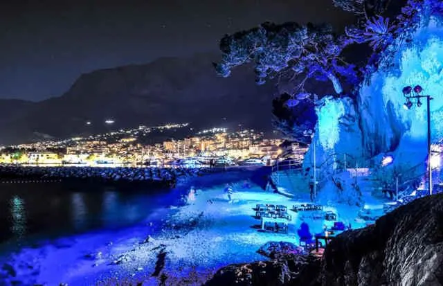 Makarska Riva wieczorem