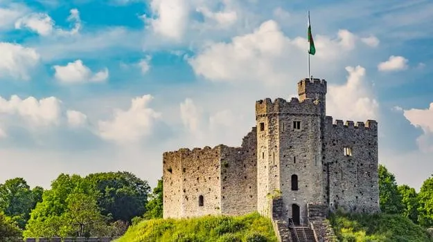 Zdjęcie Zamek w Cardiff: Odkryj jego fascynującą historię i atrakcje turystyczne