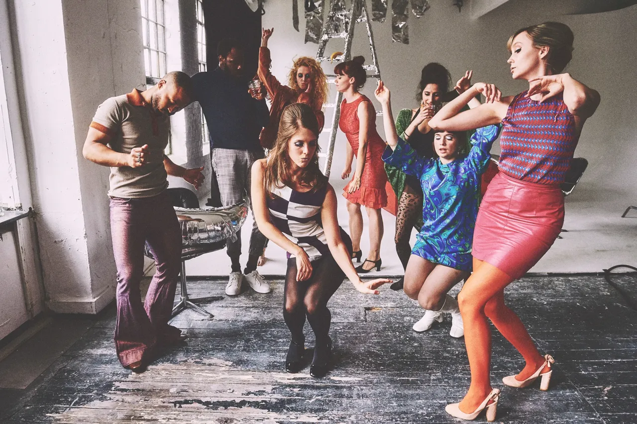 dekoracje impreza lata 60. inspiracje