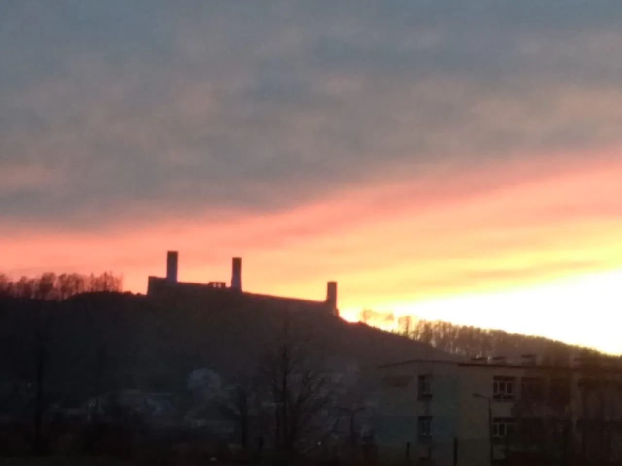 Zamek w Chęcinach ruiny zach&oacute;d słońca