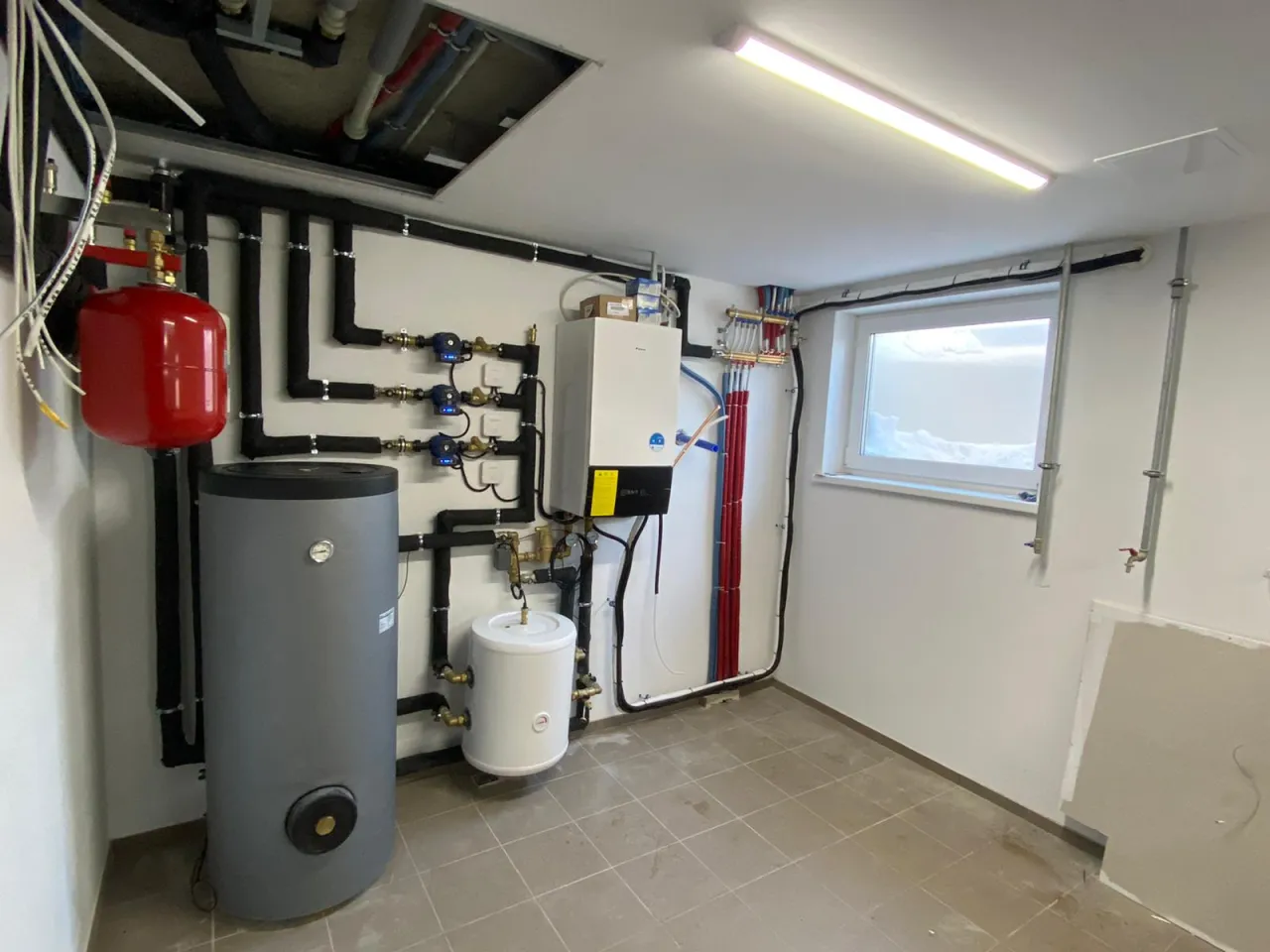 dom jednorodzinny z pompą ciepła lub nowym kotłem