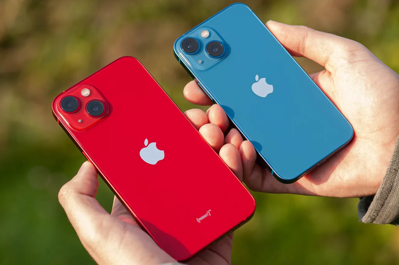 iPhone 13 i 13 mini system dw&oacute;ch aparat&oacute;w