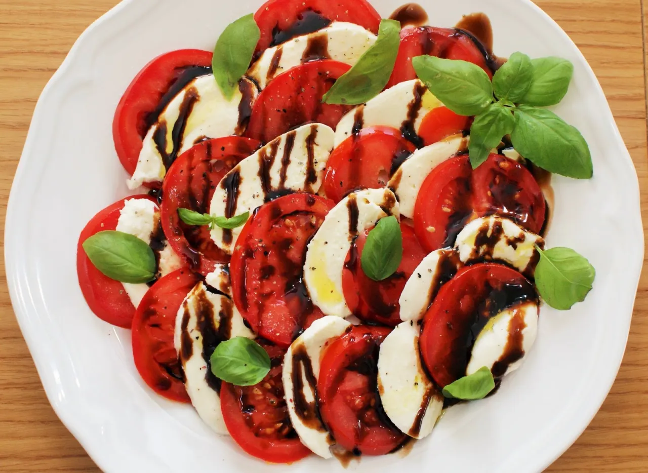 Sałatka Caprese z octem balsamicznym
