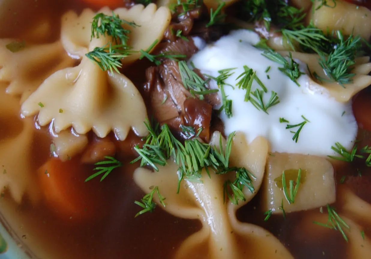 Lekka zupa grzybowa z jogurtem