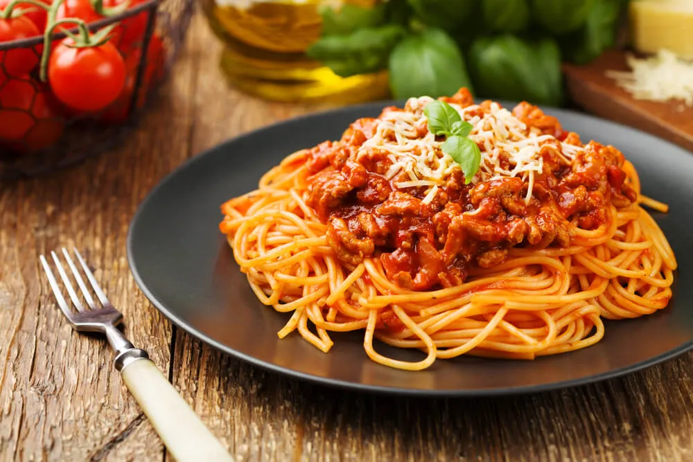Zdjęcie Jak Włosi jedzą spaghetti? Odkryj sekrety włoskiej etykiety przy stole