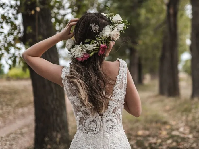 Wianek ślubny do sukni z koronki tiulu satyny