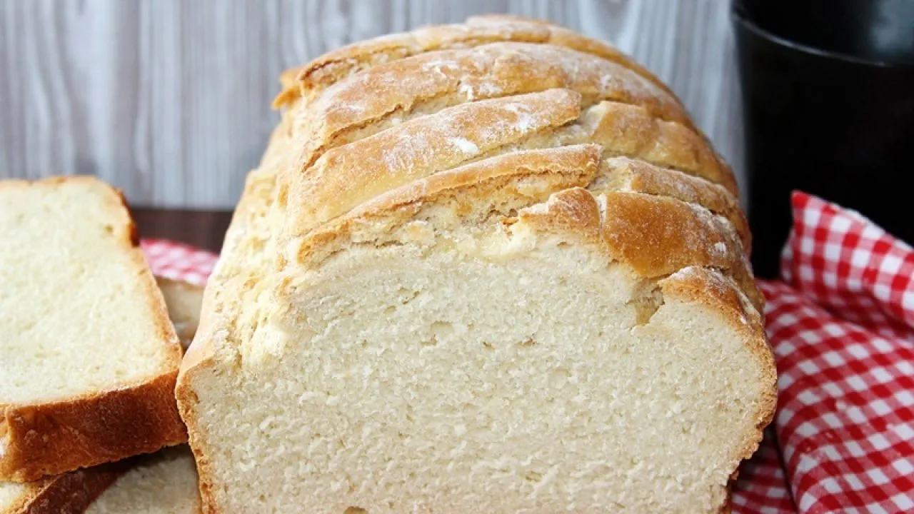 chleb pszenny na drożdżach przekrój puszysty