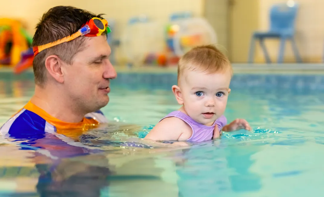 instruktor pływania z dzieckiem dorosłym