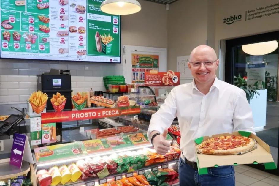 sklep spożywczy alejka z ciastem na pizzę