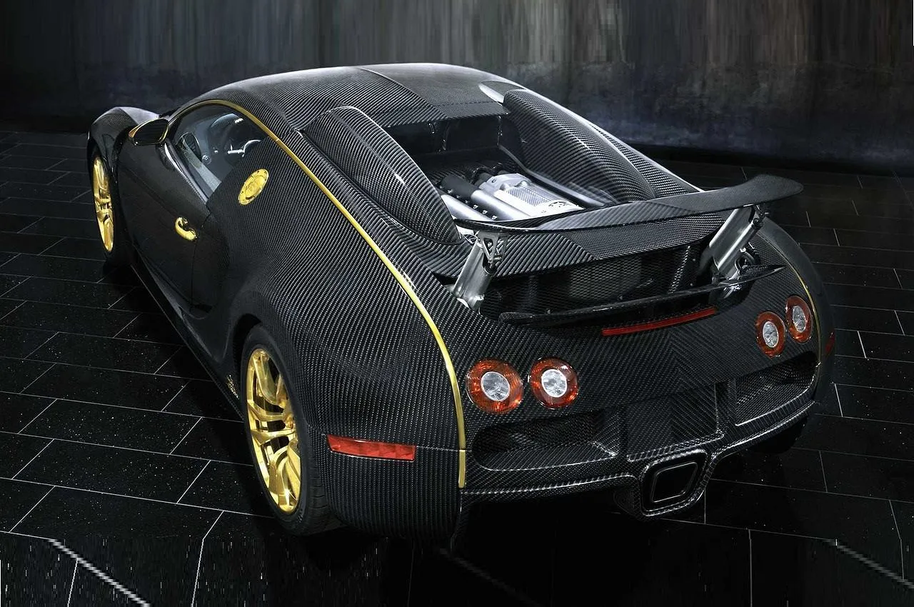 Bugatti Veyron na stacji benzynowej