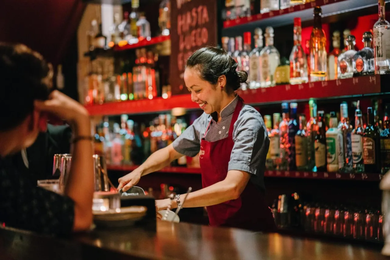 Zdjęcie Ile zarabia barman w Turcji? Zaskakujące fakty o wynagrodzeniach