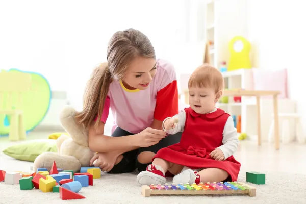 czynniki wpływające na zarobki opiekunki żłobka