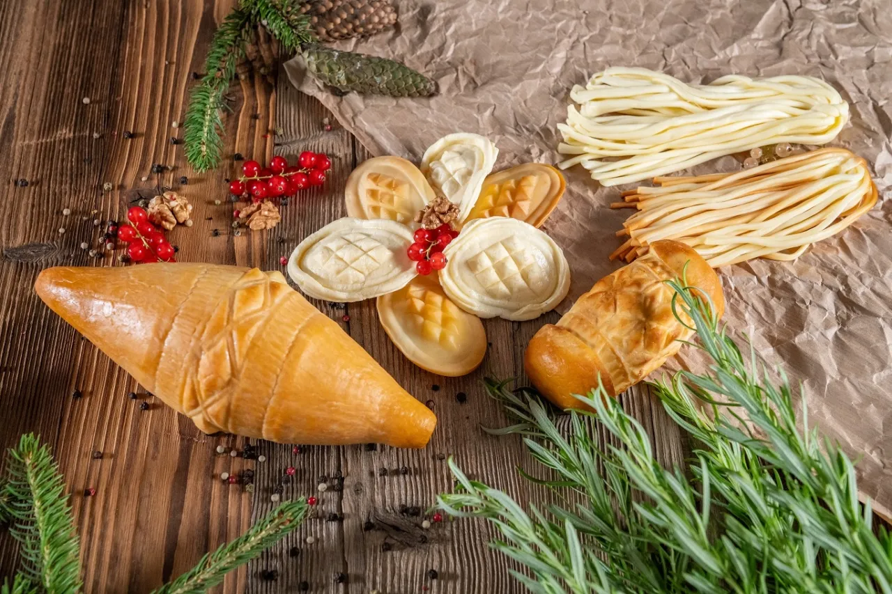 R&oacute;żne rodzaje oscypk&oacute;w i ser&oacute;w g&oacute;ralskich