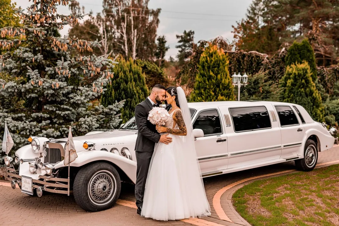 r&oacute;żne typy limuzyn na ślub