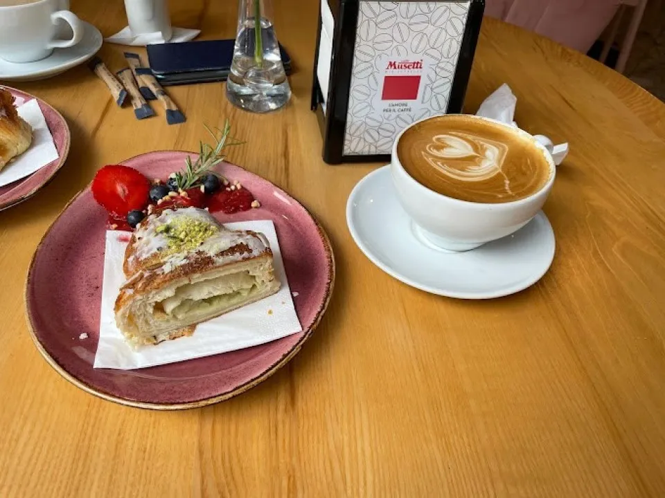 Kawiarnia Kudowa Zdrój ciastka kawa