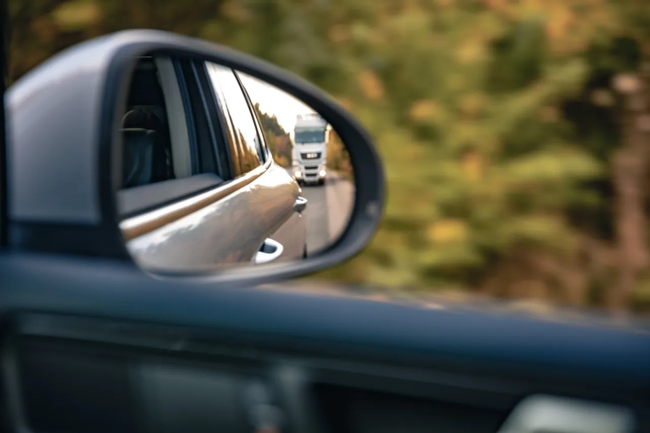 prawidłowe ustawienie lusterek bocznych schemat