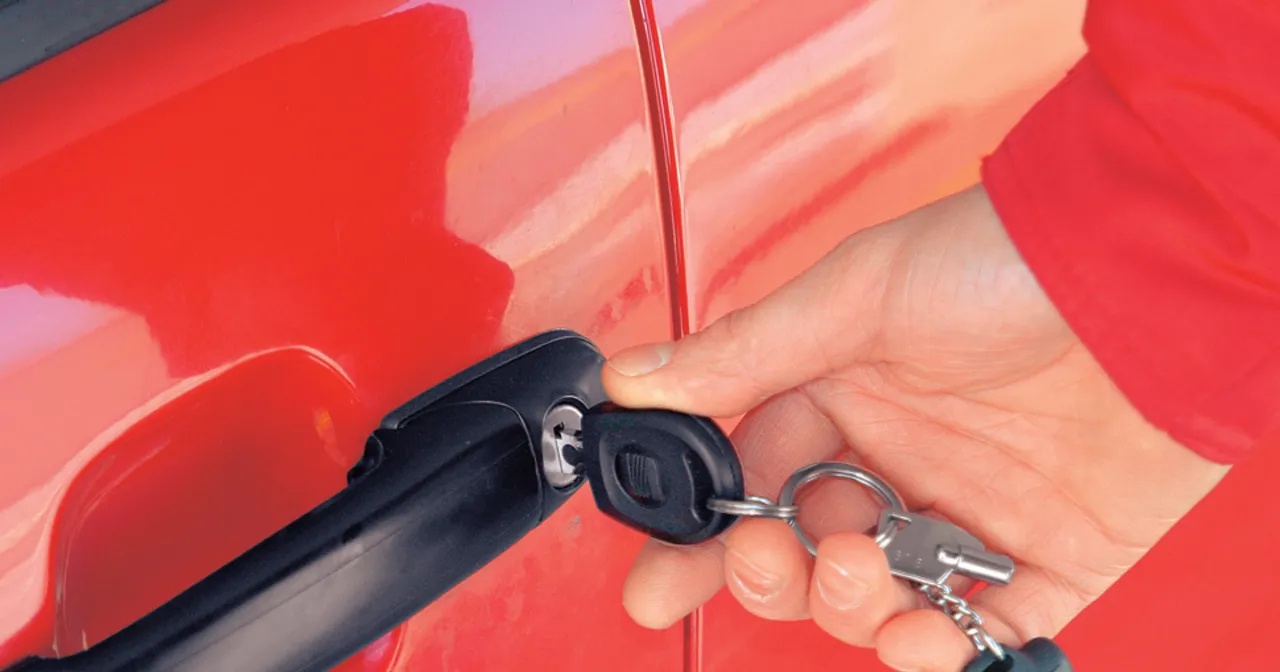 DIY montaż centralnego zamka vs profesjonalny warsztat