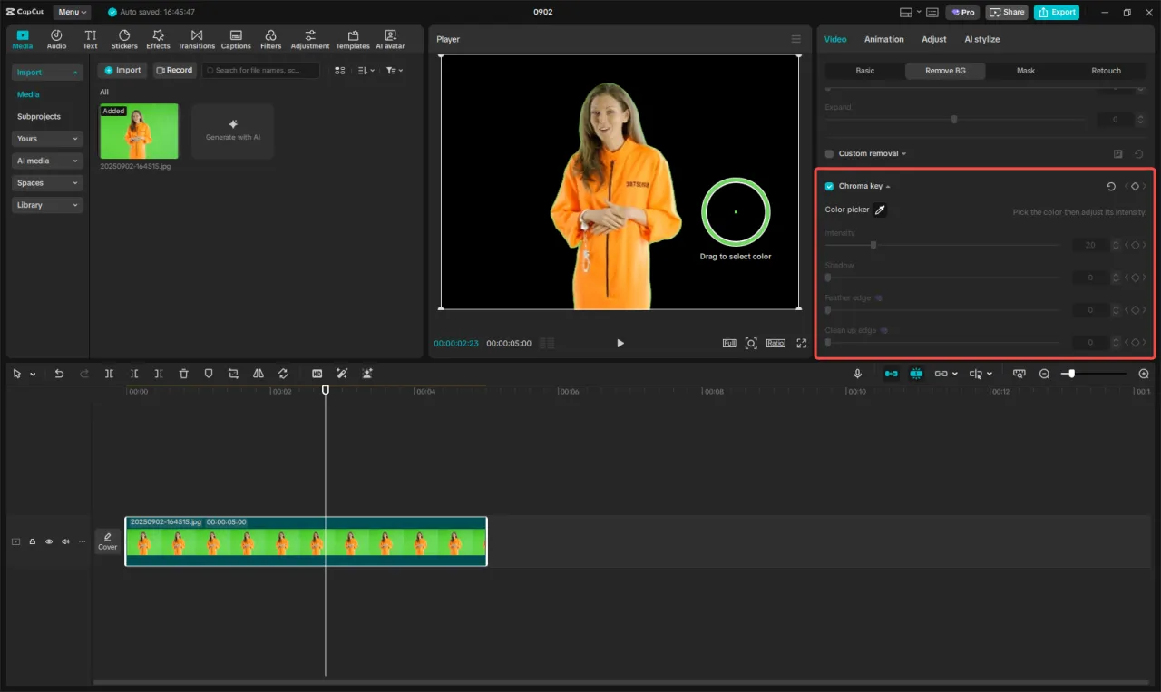 Edytor wideo pokazuje, jak usunąć tło w Photoshopie za pomocą narzędzia Chroma Key.