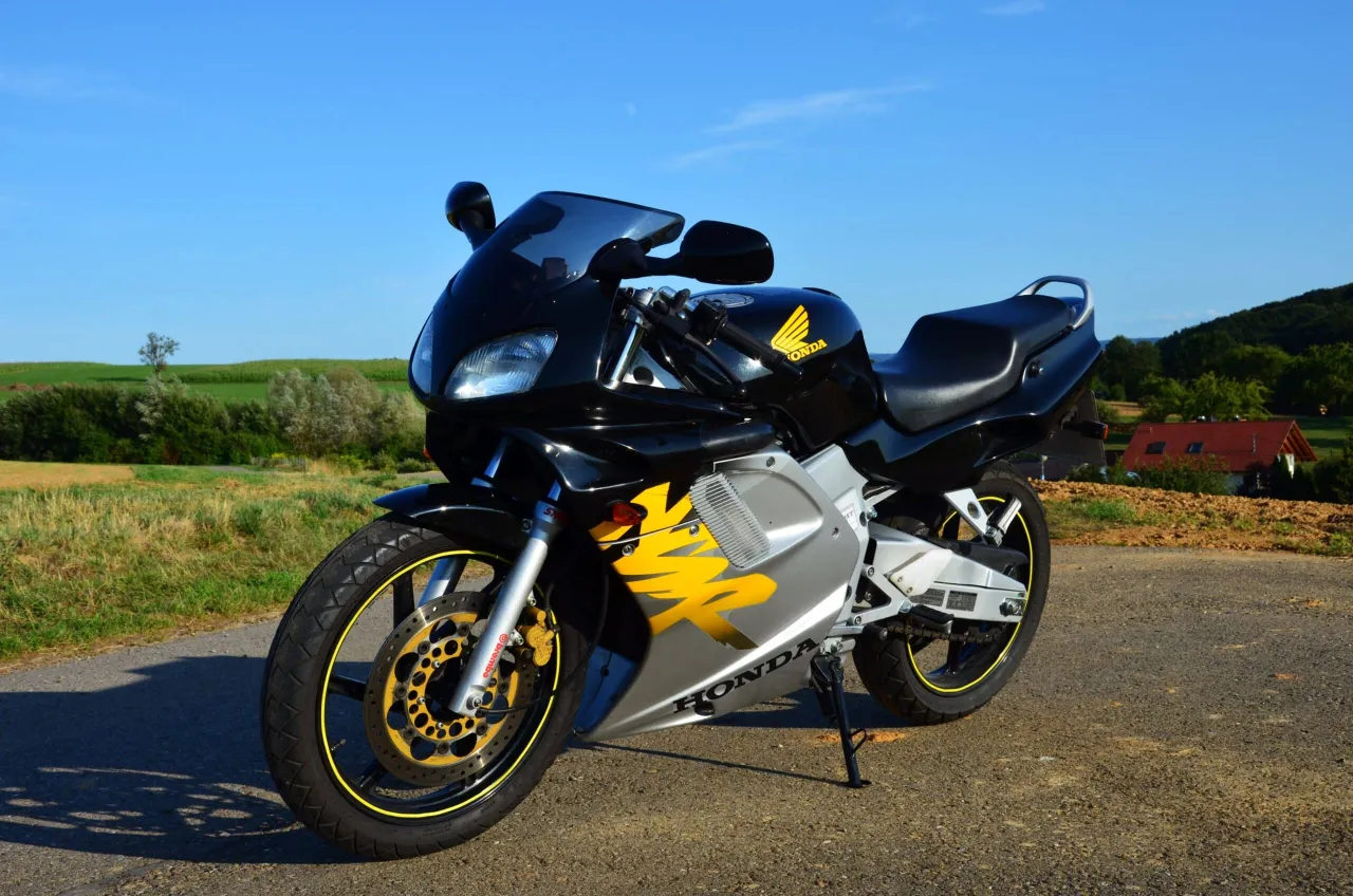 Honda NSR 125 w podr&oacute;ży