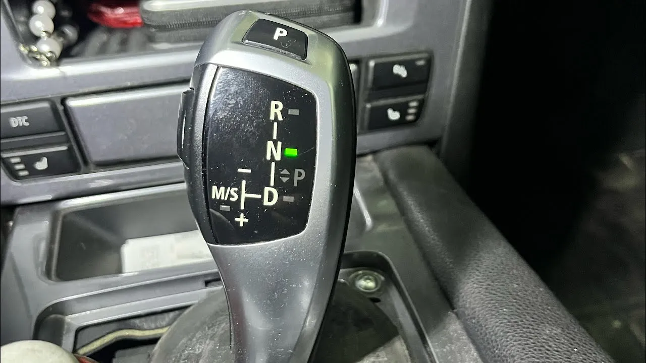 BMW awaryjne odblokowanie lewarka skrzyni biegów