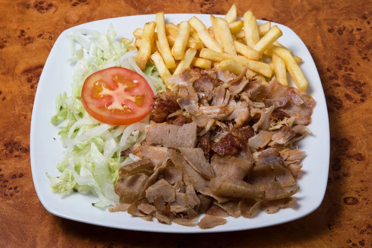 r&oacute;żne rodzaje mięsa na kebab kurczak wołowina wieprzowina