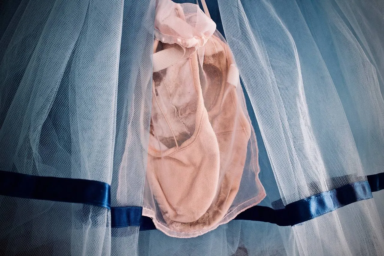 różne rodzaje tiulu do szycia