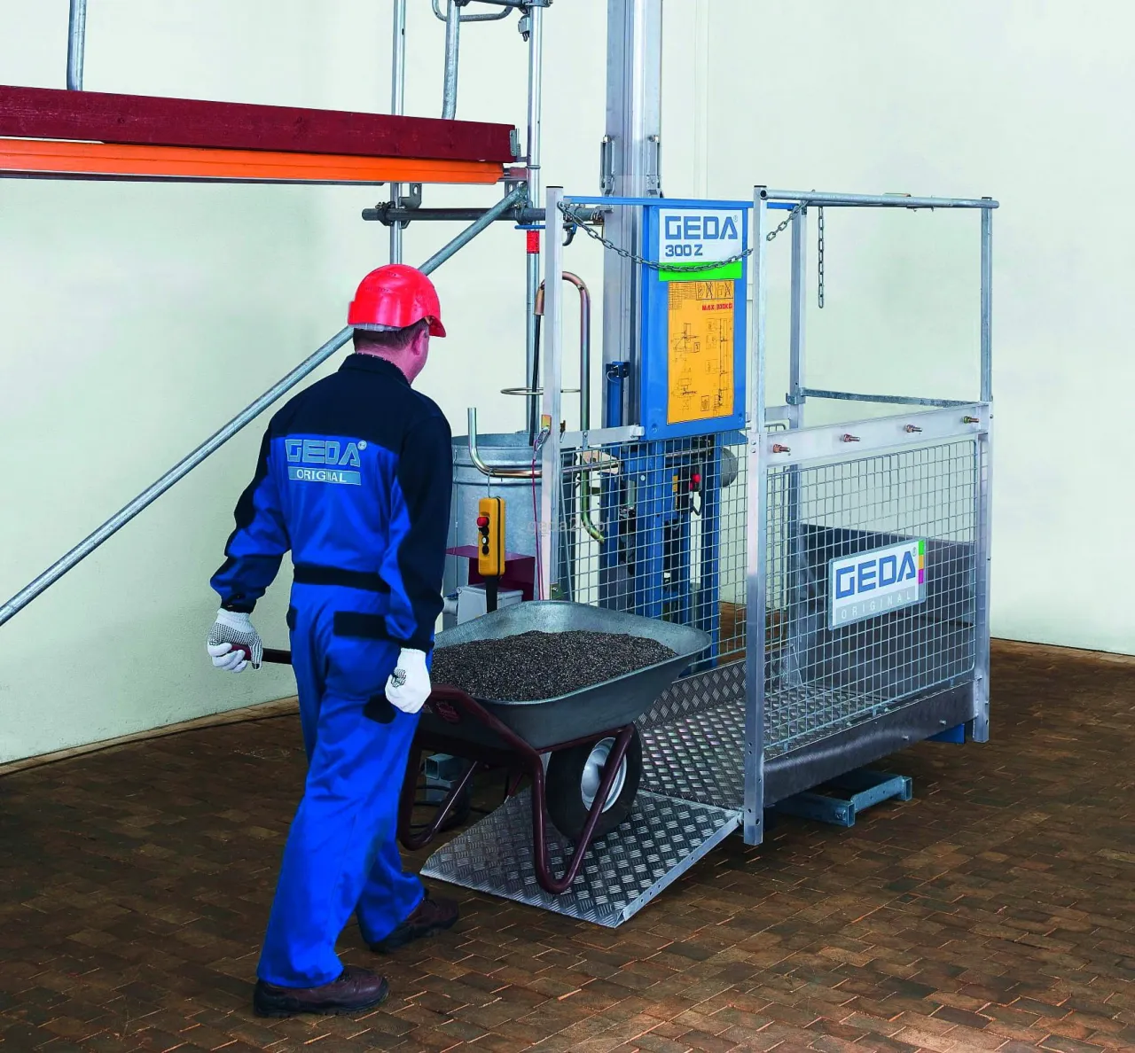 dźwig budowlany towarowy